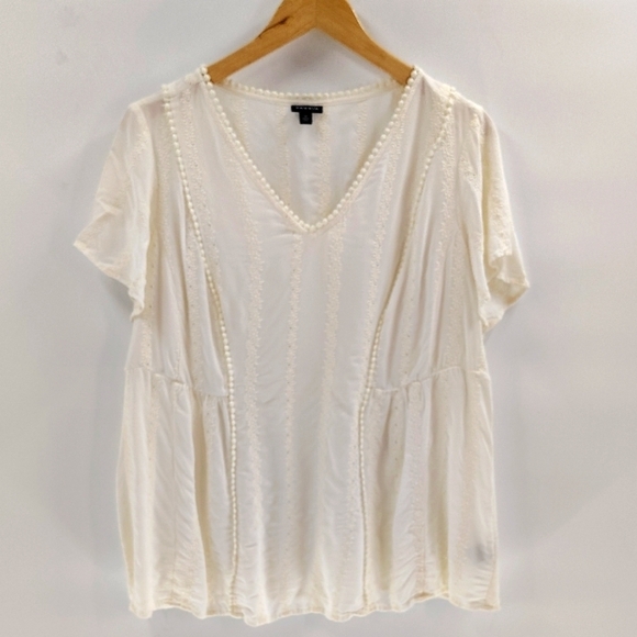 torrid Tops - Torrid Ivory Eyelet Embroidered Blouse Size 0 Size 12 Short Sleeve